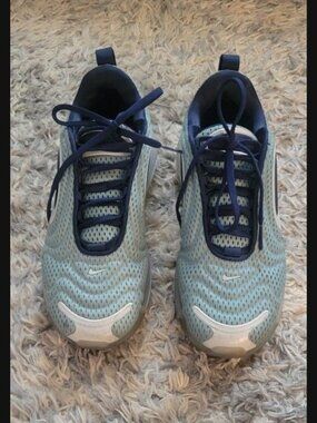 Nike Air Max 720 Size 8 Blue worn like twice